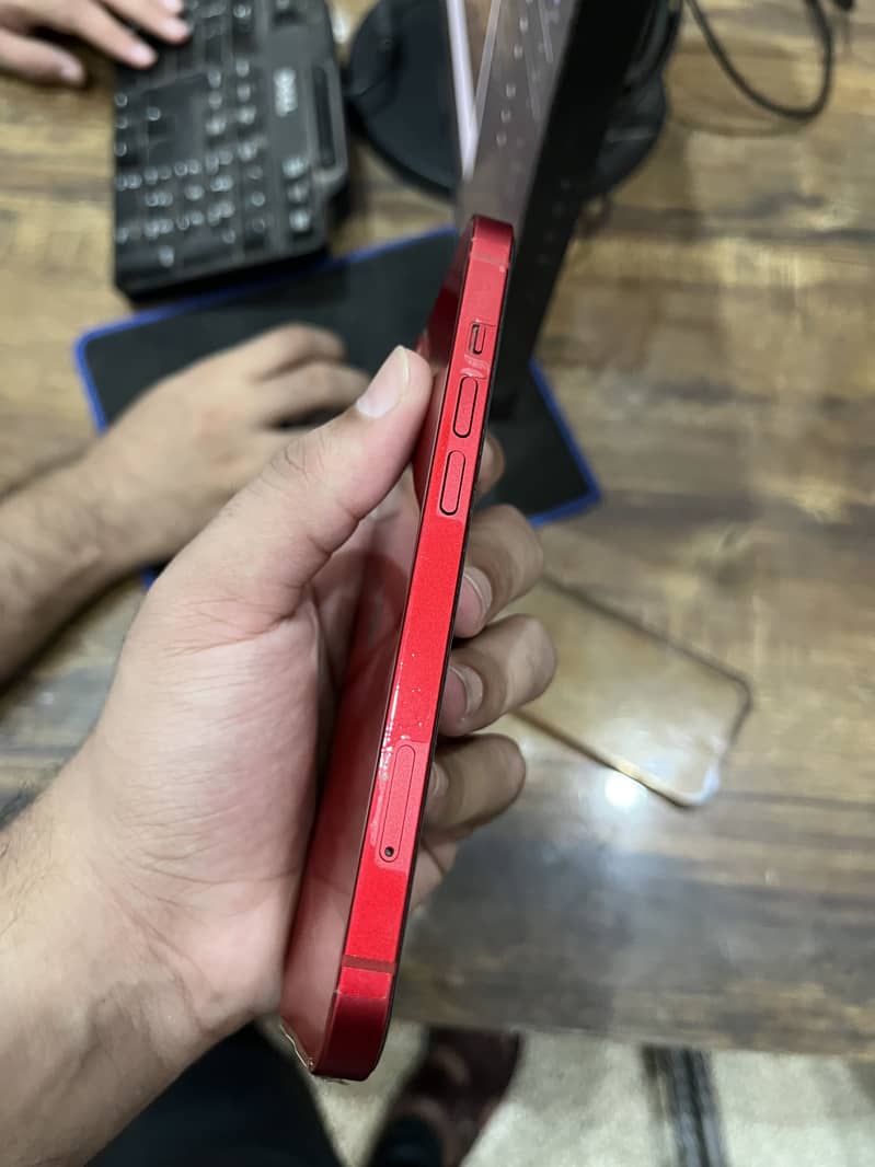 Apple iPhone 13 4