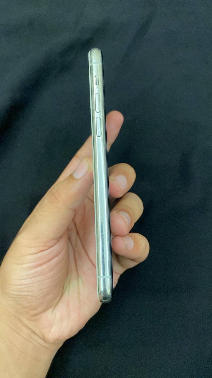 Apple iPhone 11 pro 4