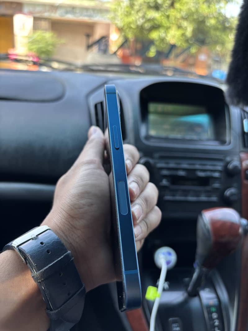 Apple iPhone 13 1