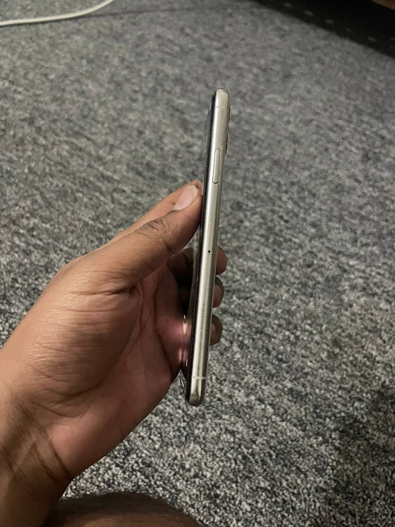 iPhone 11 Pro Max 1