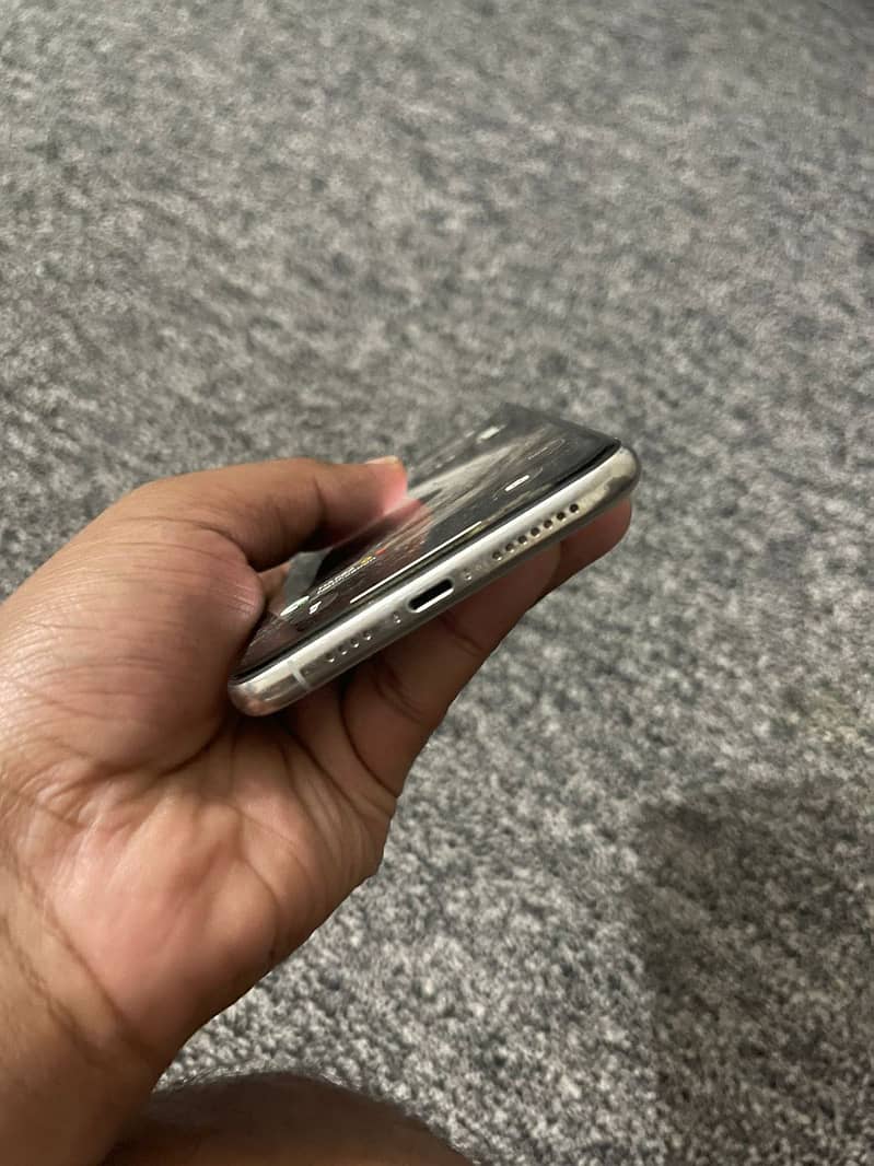iPhone 11 Pro Max 2