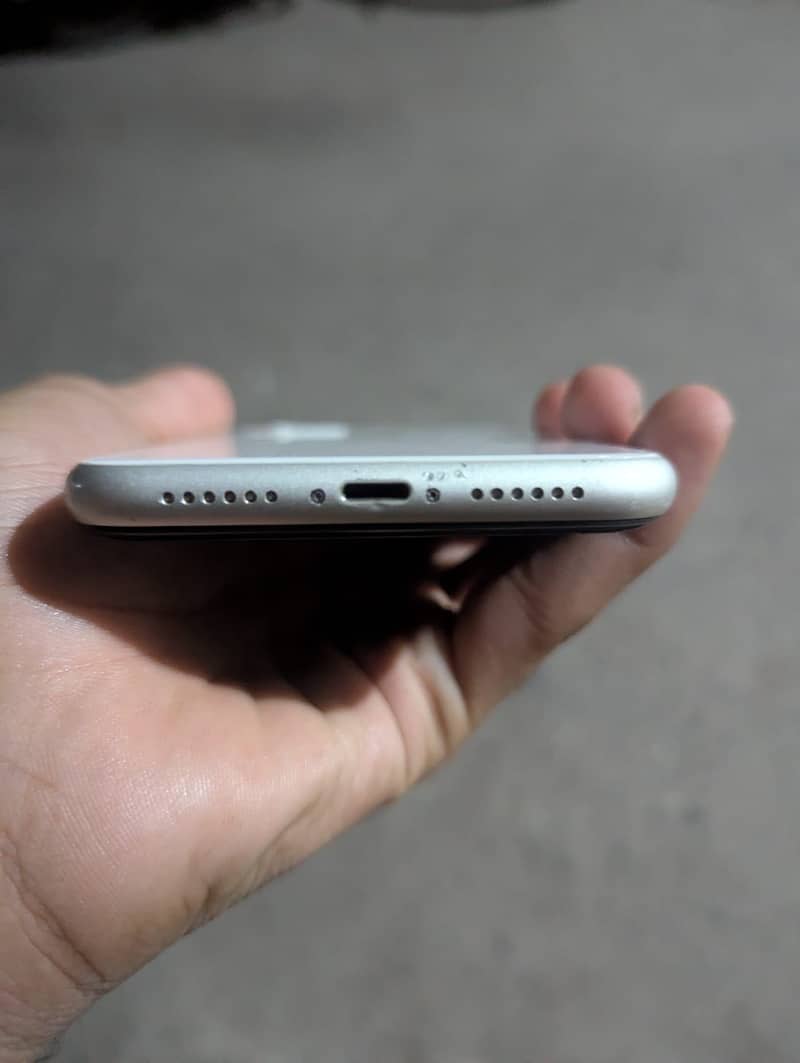 Apple iPhone 11 3