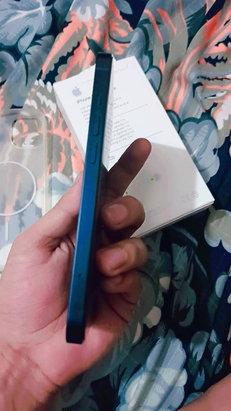 Apple iPhone 13 1