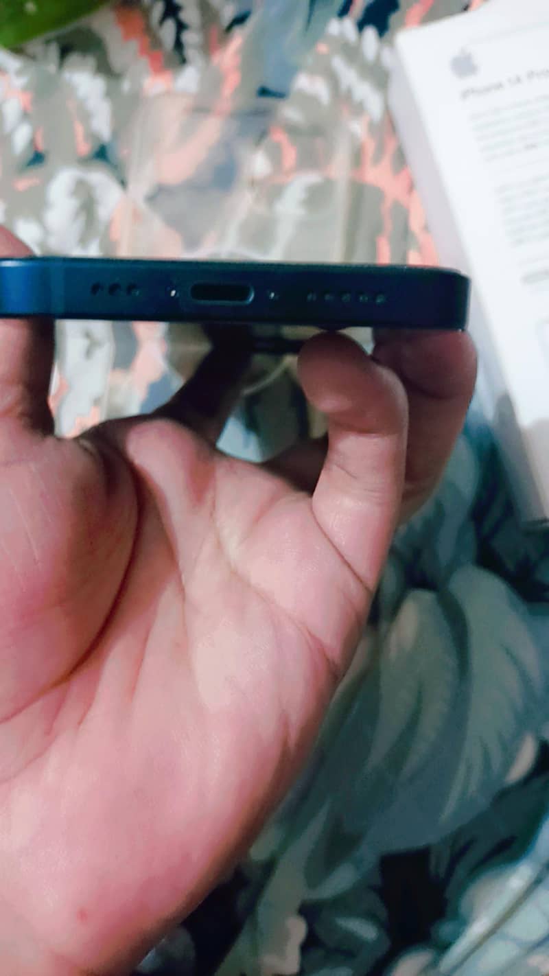 Apple iPhone 13 5