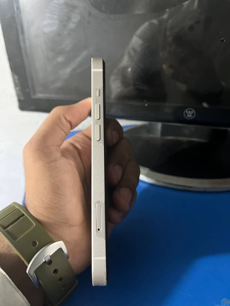 Apple iPhone 13 1