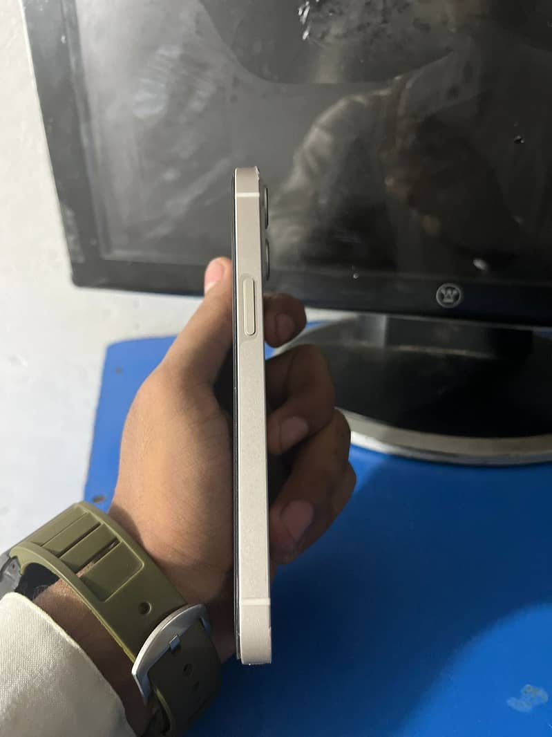 Apple iPhone 13 4