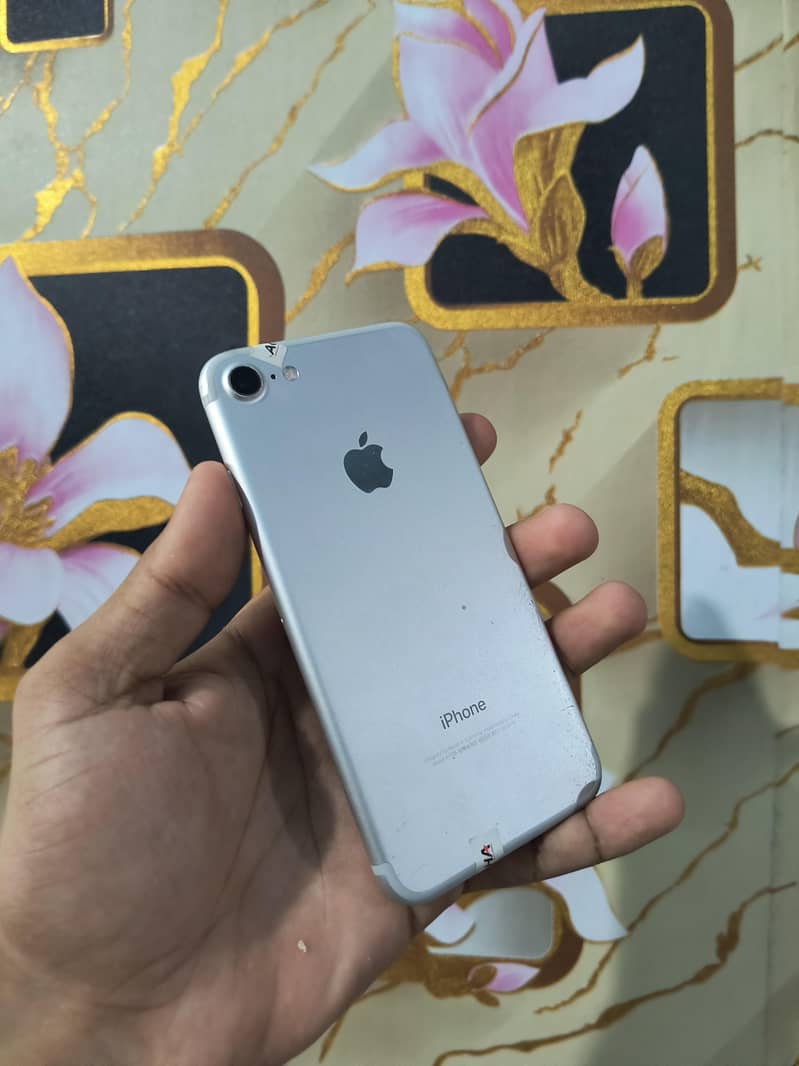 Apple iPhone 7 0