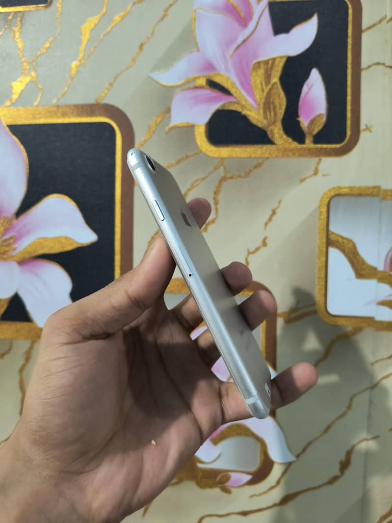 Apple iPhone 7 1