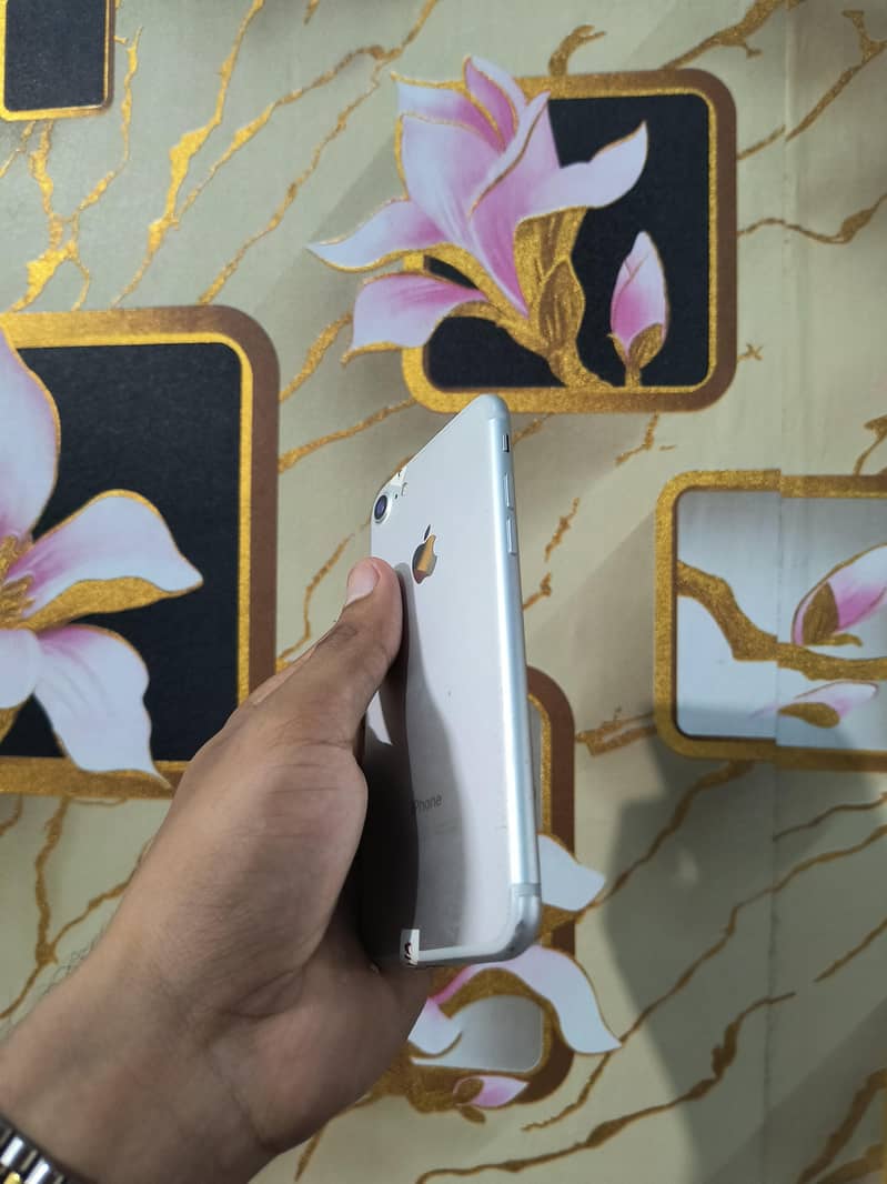 Apple iPhone 7 2