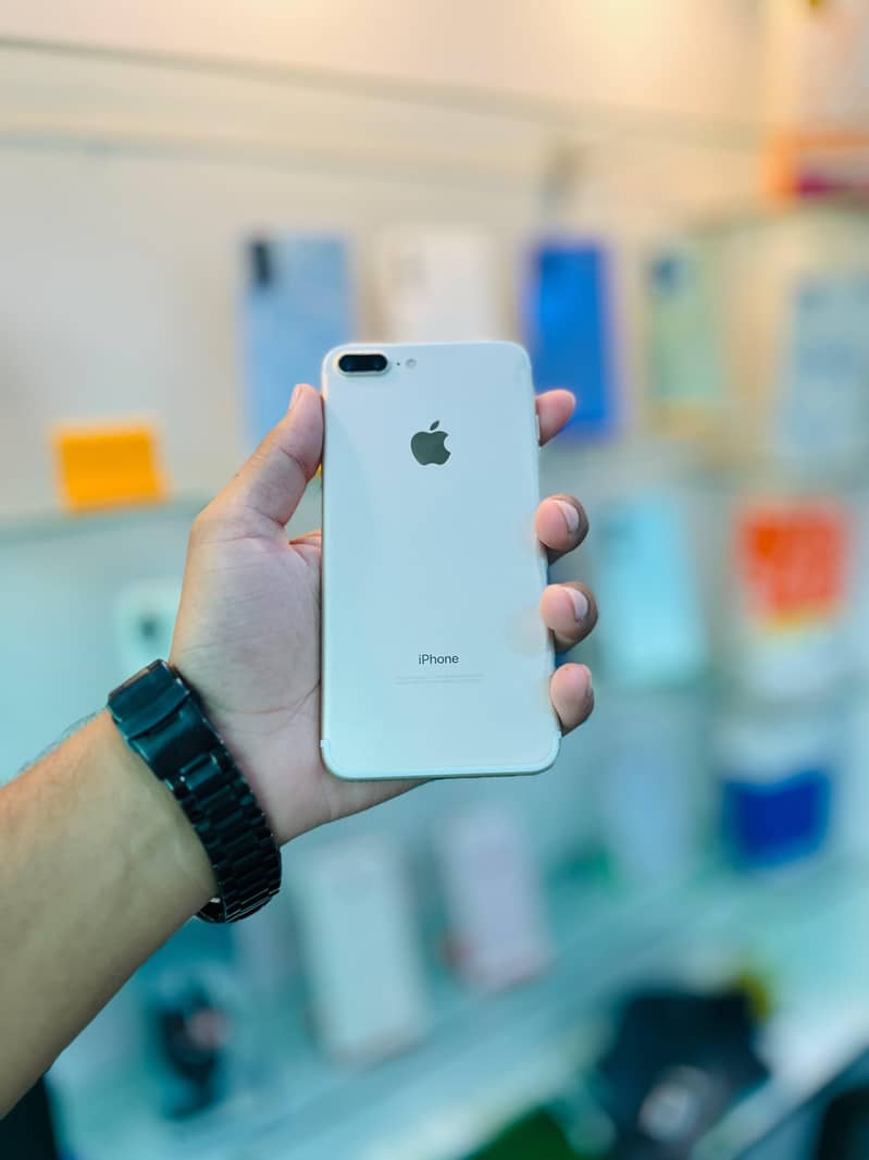 Apple iPhone 7 Plus 0