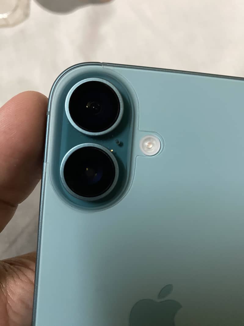 Apple iPhone 16 1