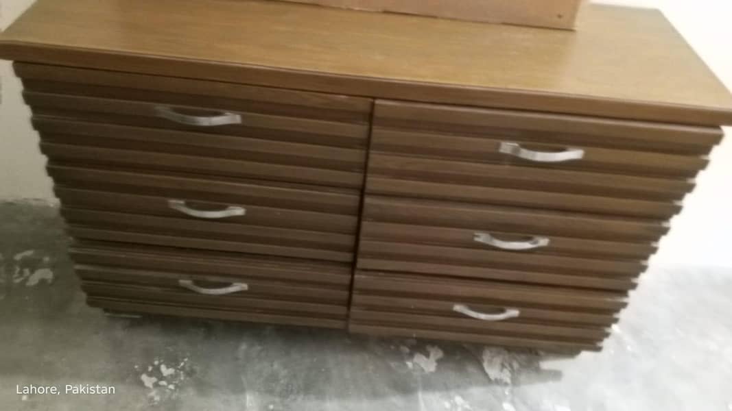 1 dubble bad  side table dressing 5