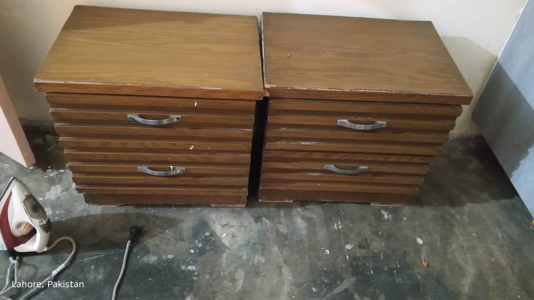 1 dubble bad  side table dressing 10