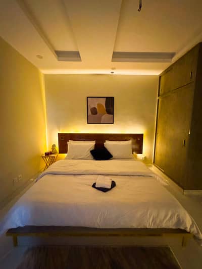 Par day short stay 2 badroom furnished apartment available
