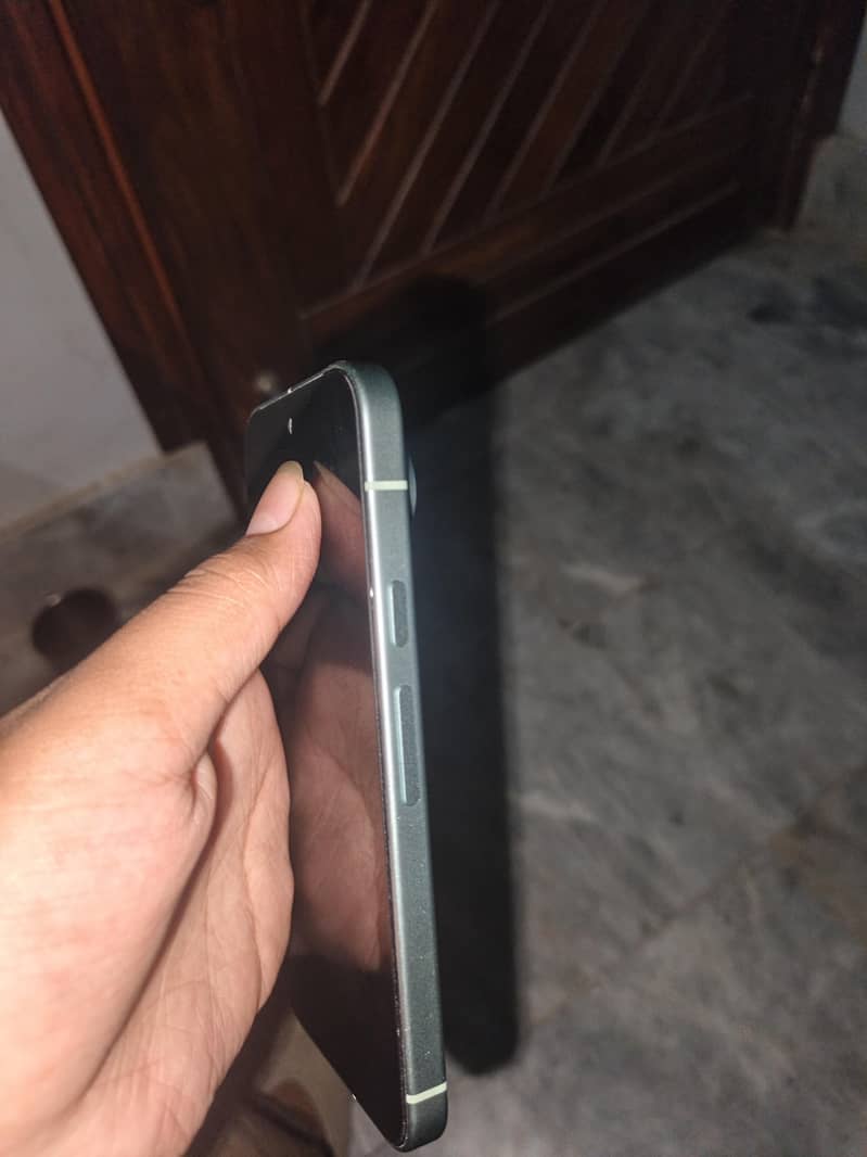 Google Pixel 9 4