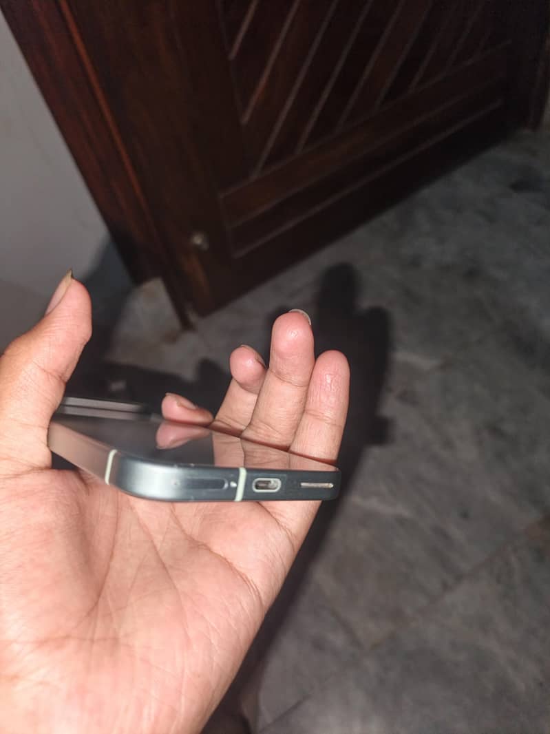Google Pixel 9 5