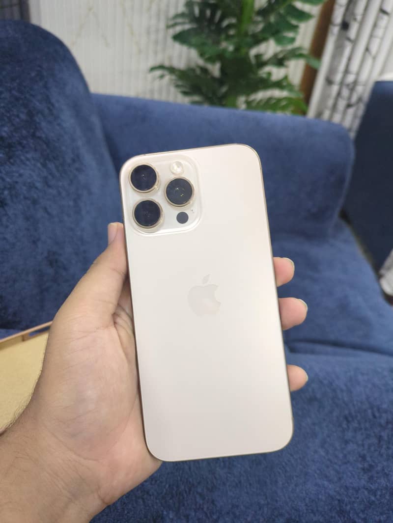 Apple iPhone 16 Pro Max 0