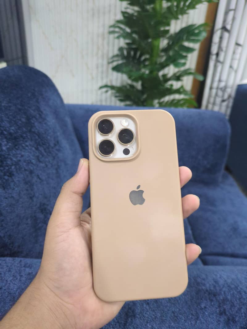 Apple iPhone 16 Pro Max 3