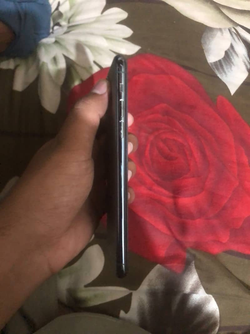 Apple iPhone 11 Pro Max 2