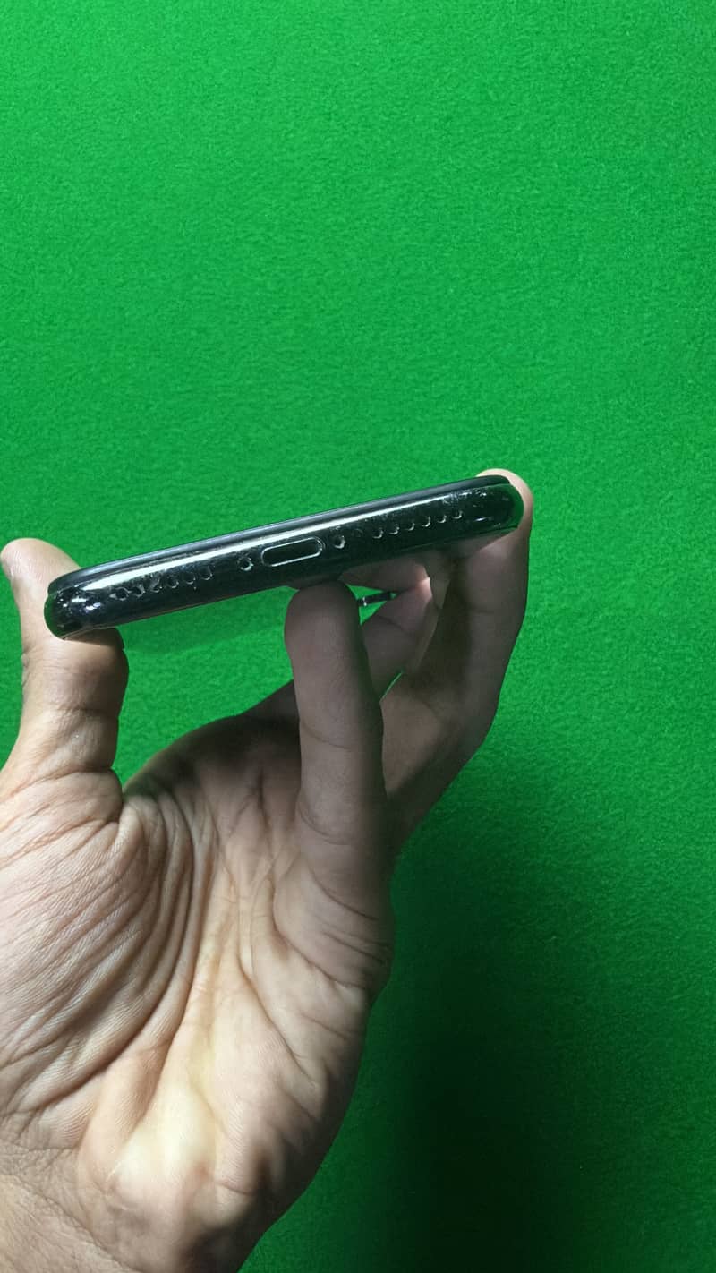 Apple iPhone X 4