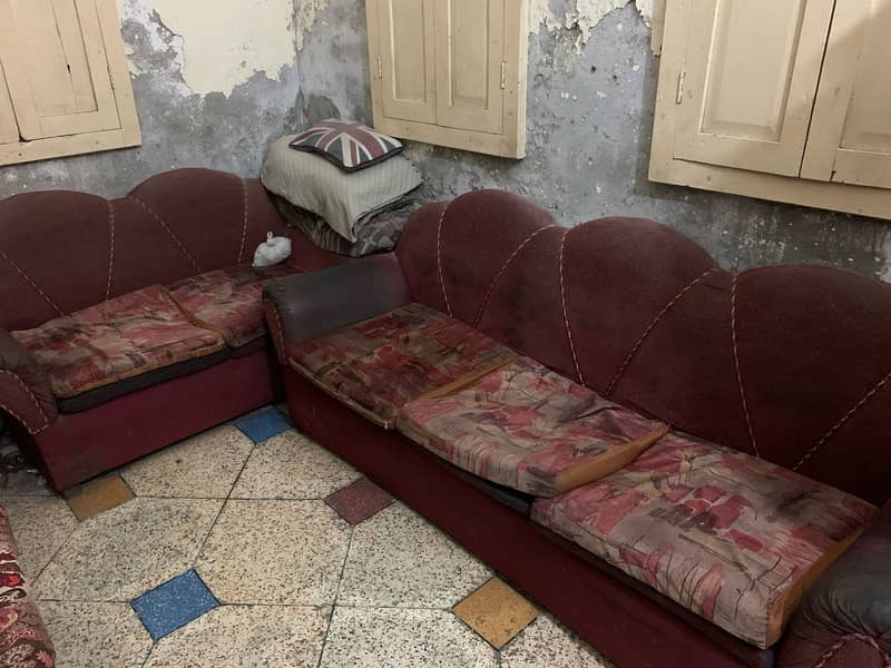 Second hand sofa 0