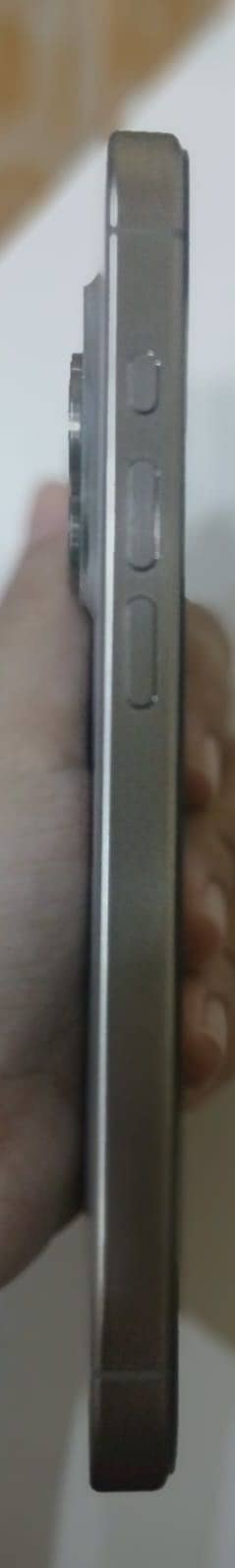 Apple iPhone 15 Pro 4