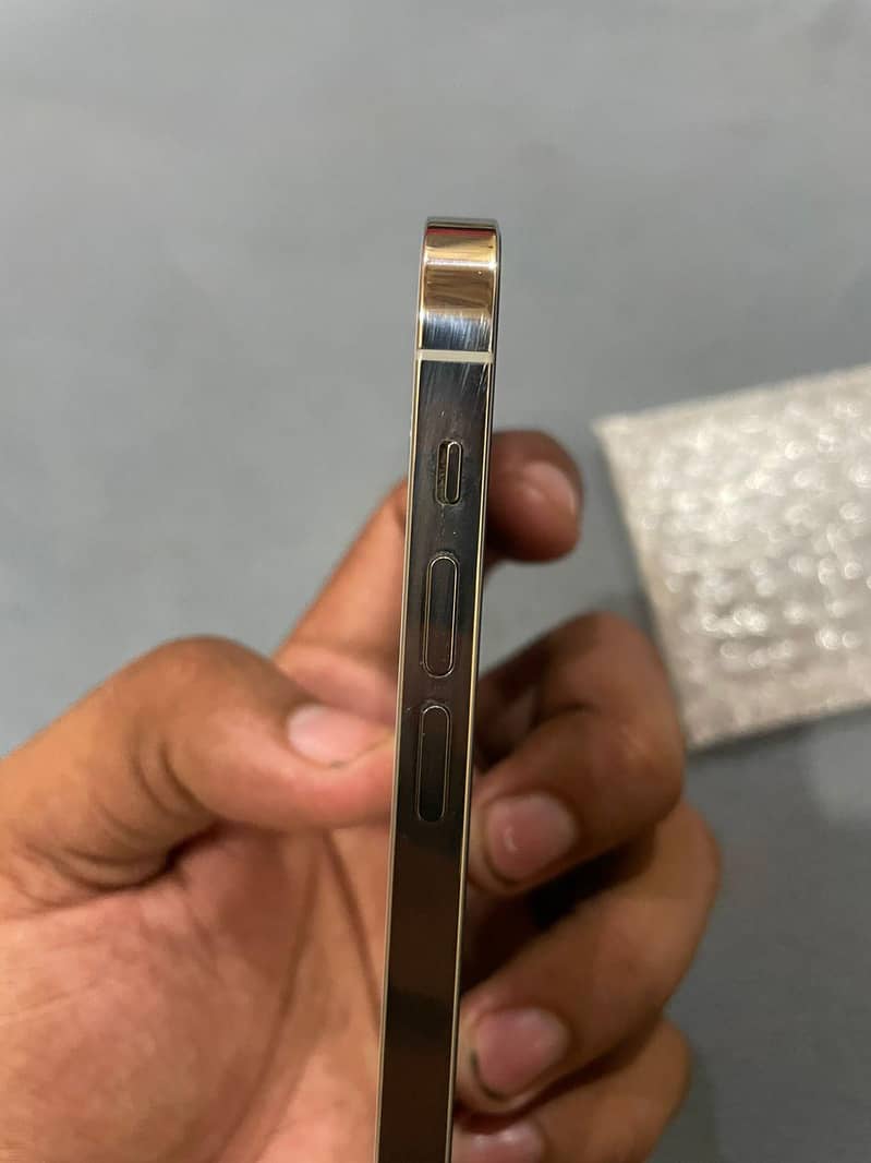 Apple iPhone 12 Pro 6