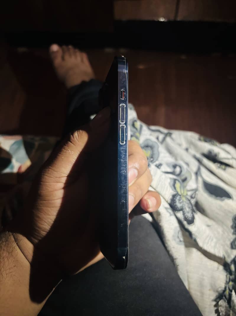 Apple iPhone 13 2