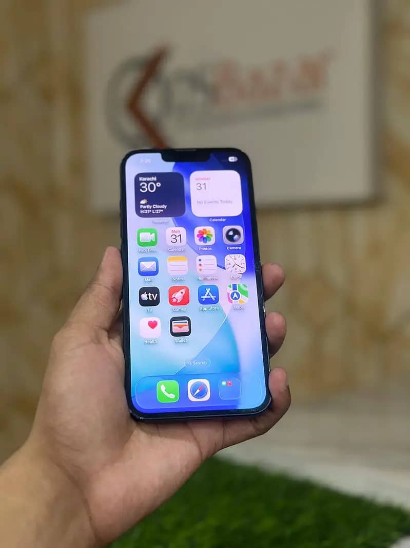 Apple iPhone 13 1