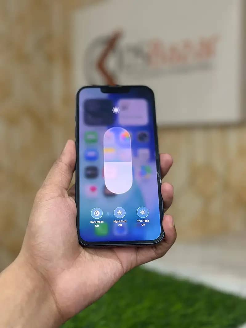 Apple iPhone 13 2