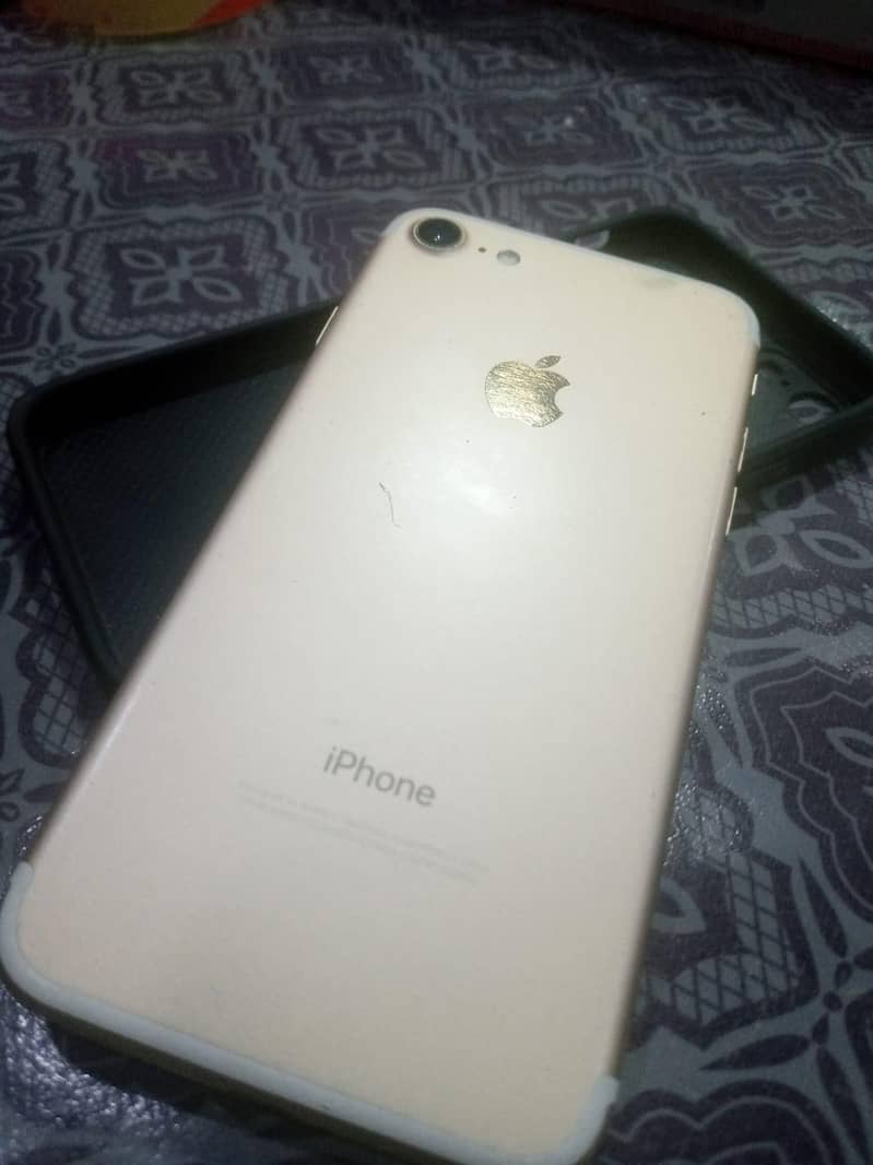 Apple iPhone 7 0