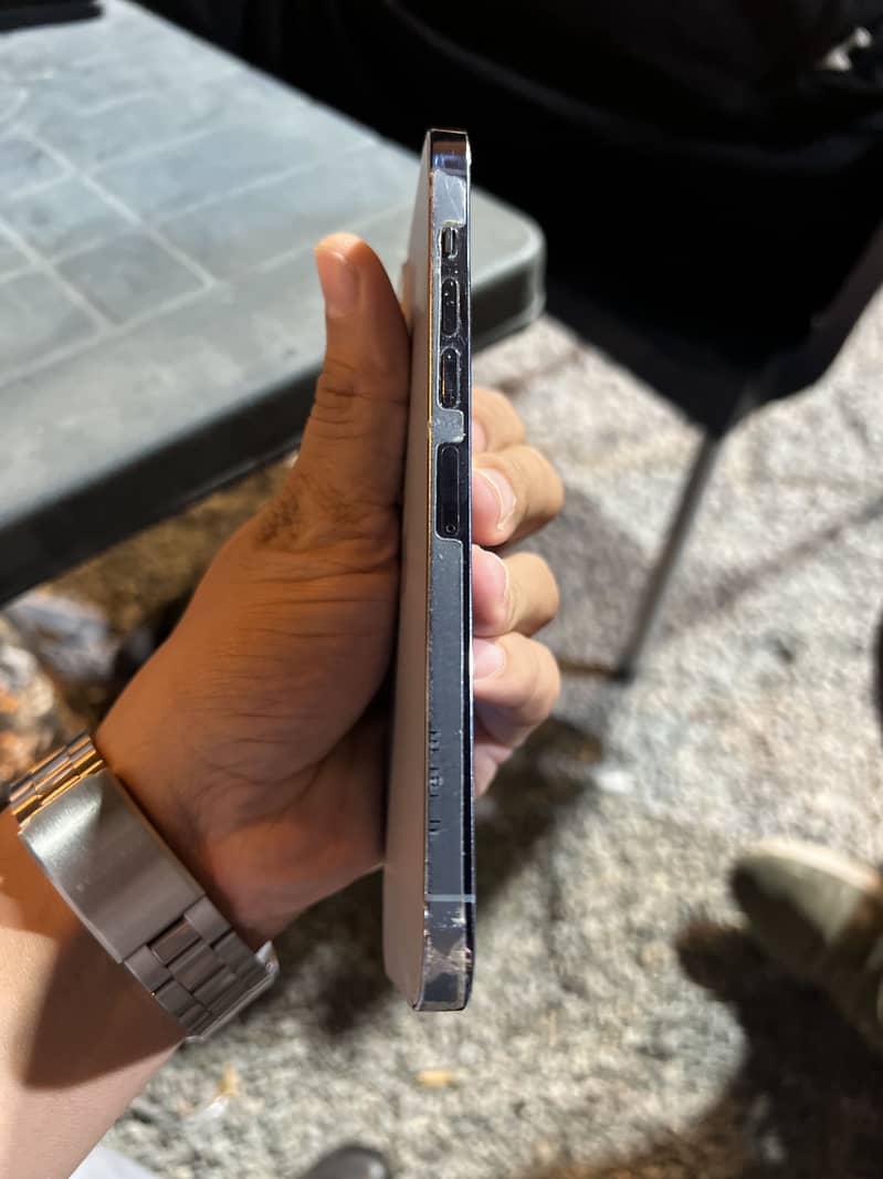 Apple iPhone 13 Pro Max 0