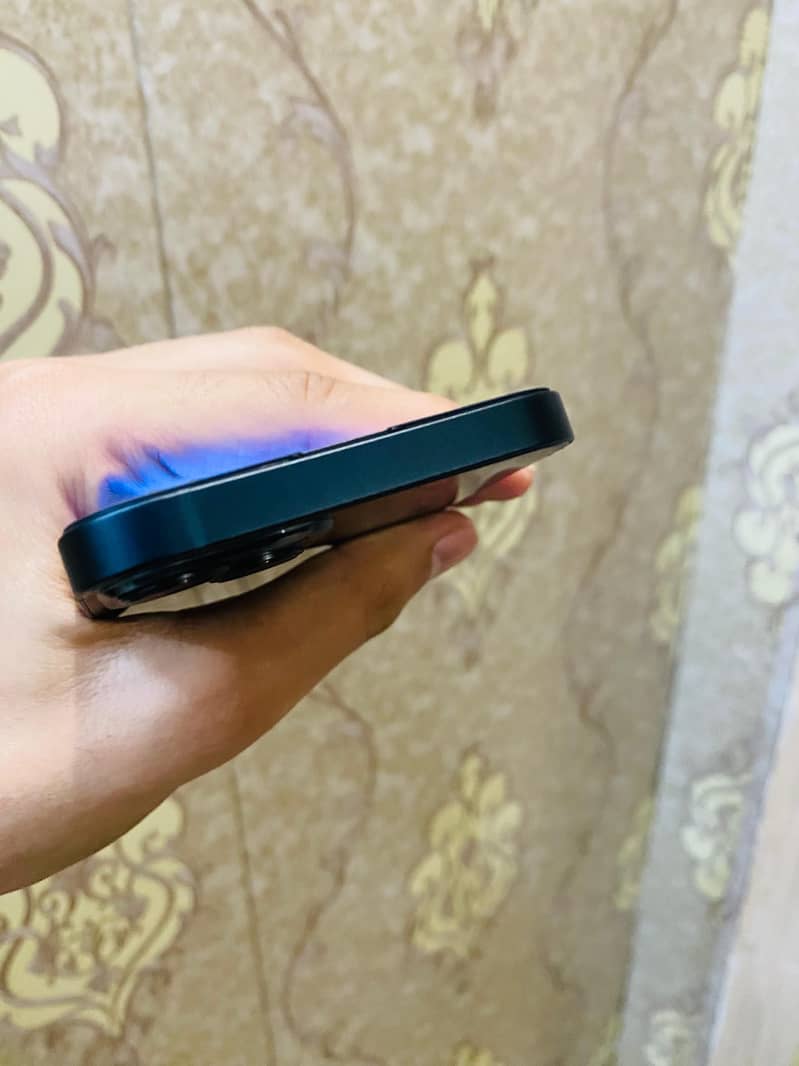 Apple iPhone 13 1