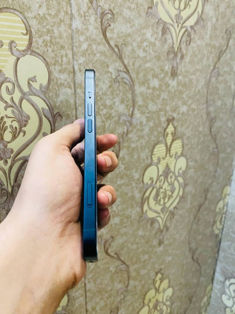 Apple iPhone 13 3
