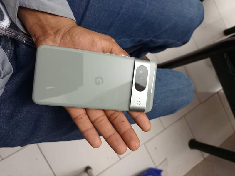 Google Pixel 8 5