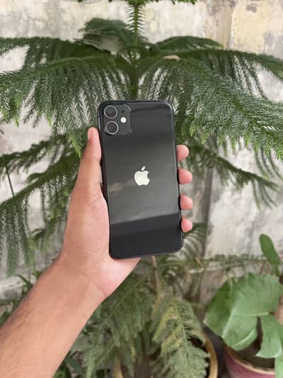 iPhone 11 | Factory unlock | IOS 27 | ESIM active | 10/10 condition