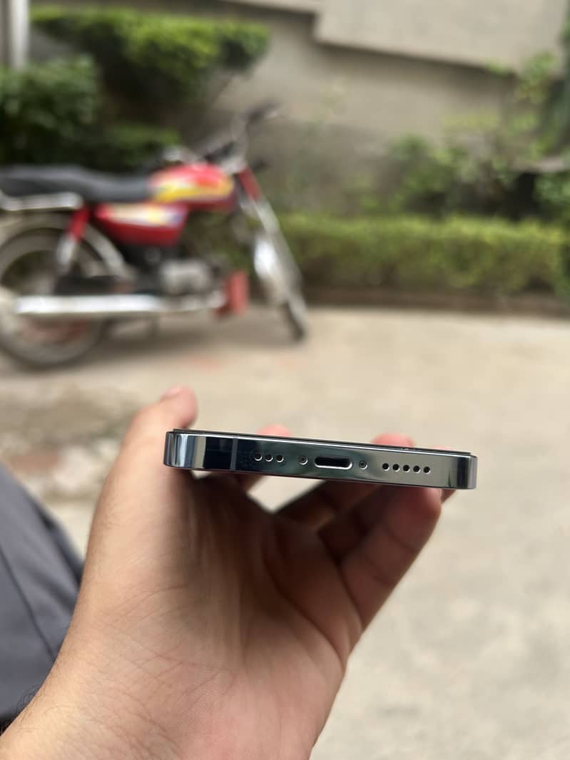 Apple iPhone 13 Pro 1