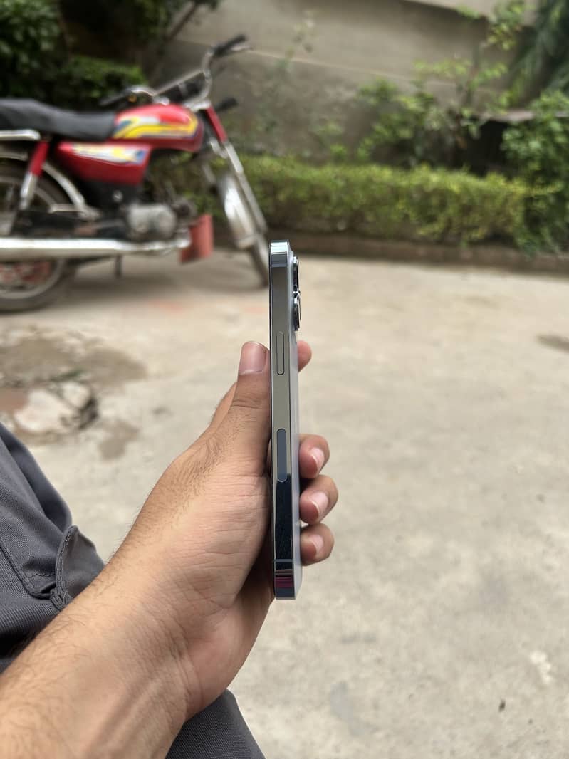 Apple iPhone 13 Pro 2