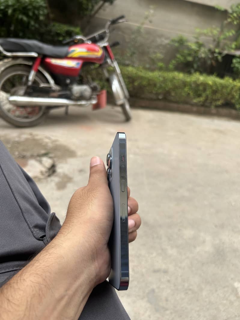 Apple iPhone 13 Pro 3