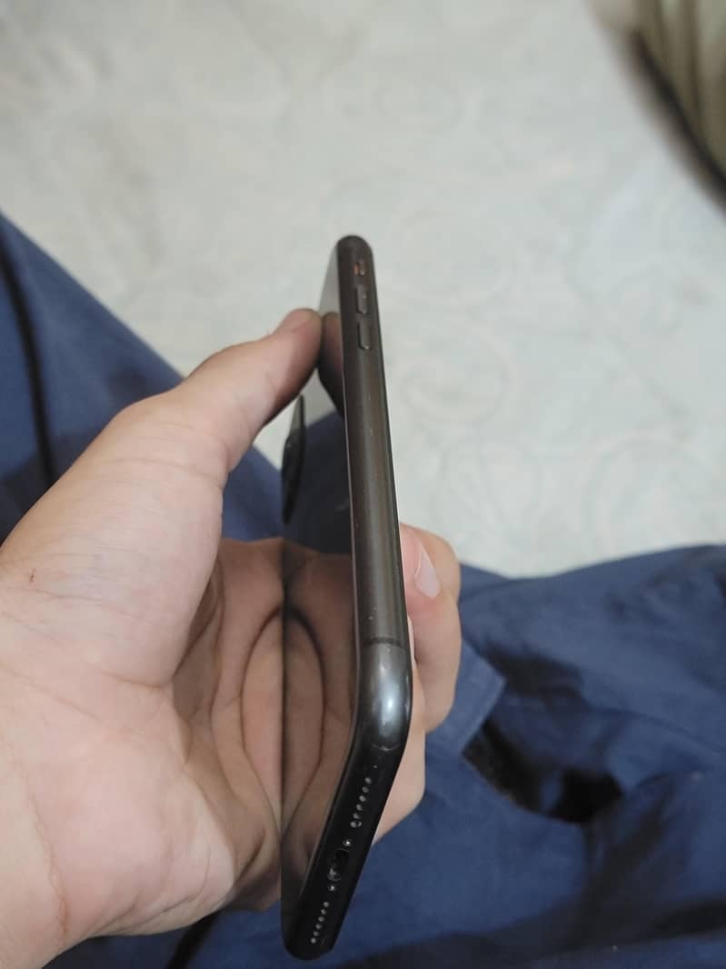 Apple iPhone 11 3