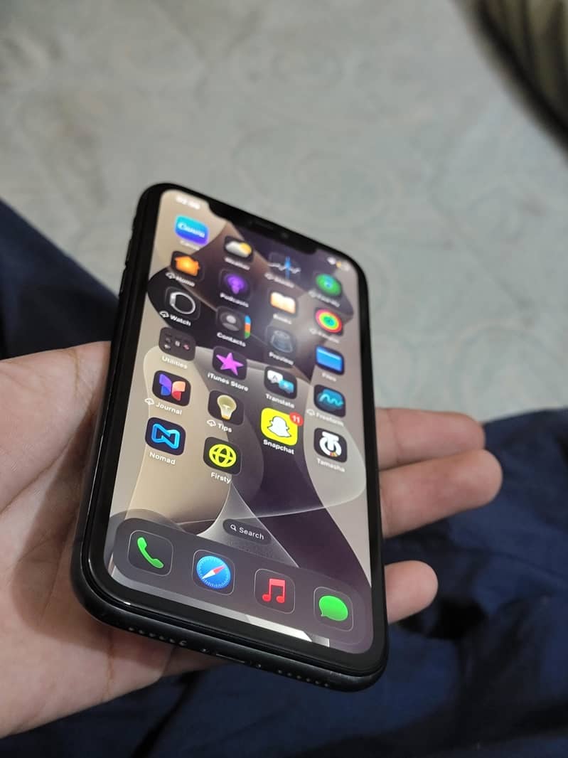 Apple iPhone 11 4