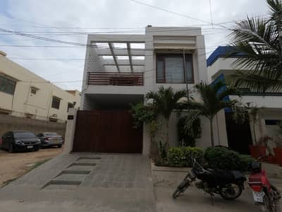 Prime Location 300 Square Yards House In Central Gulistan-E-Jauhar - Block 7 For Sale