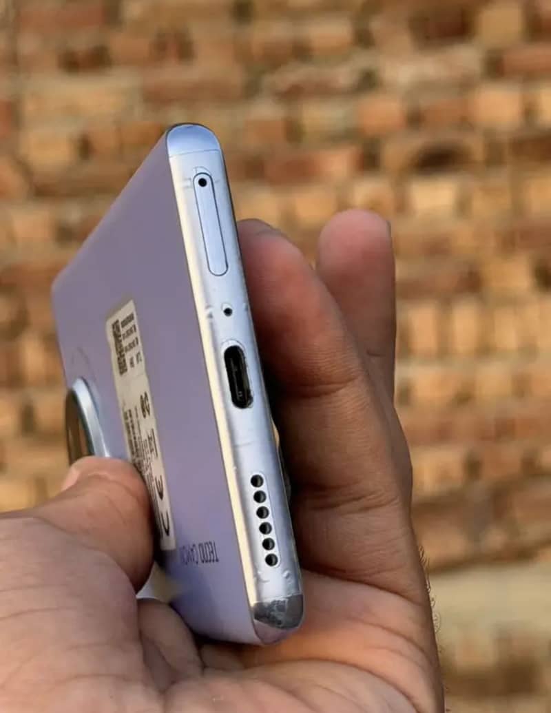 Tecno CAMON 30S 1