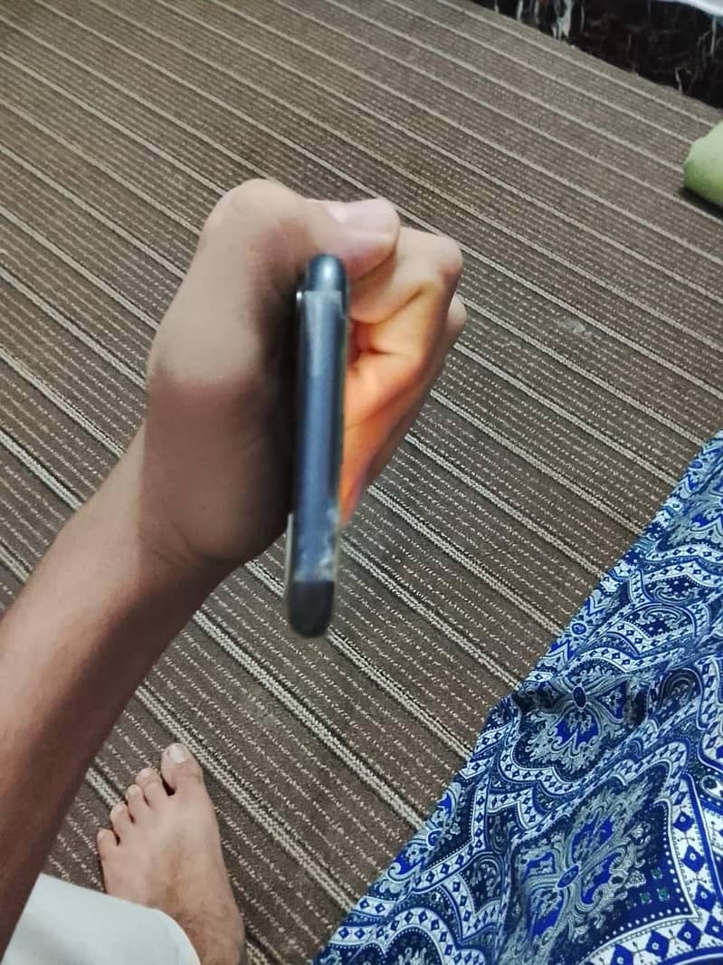 Apple iPhone 11 3