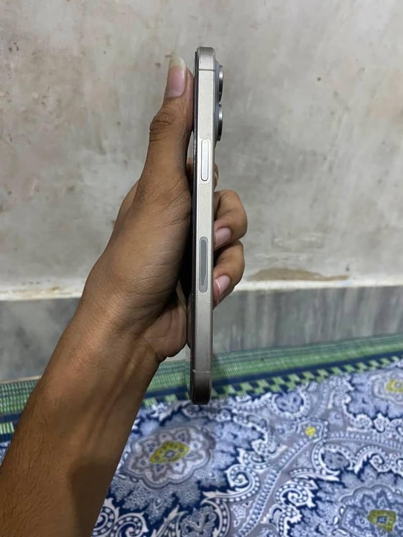 iPhone 15 Pro Max 1