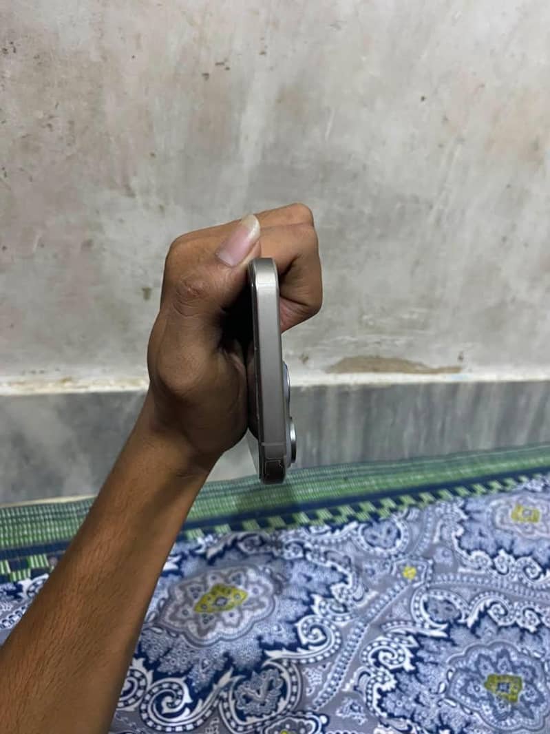 iPhone 15 Pro Max 2