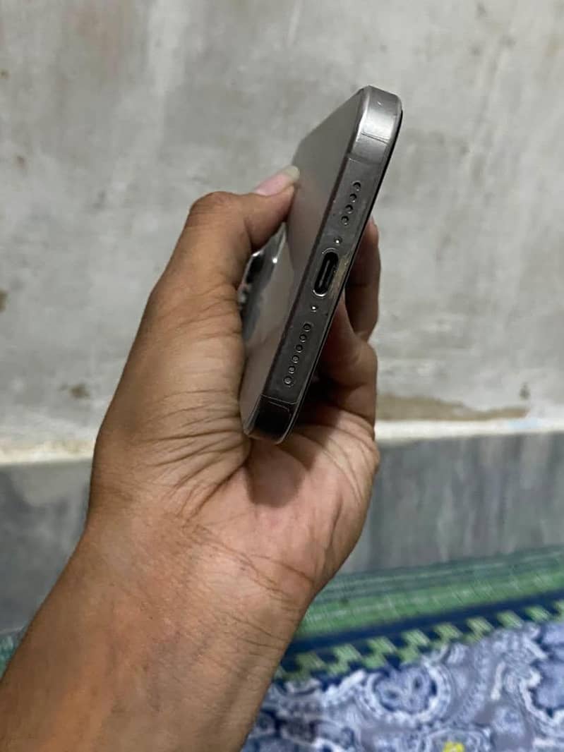 iPhone 15 Pro Max 3