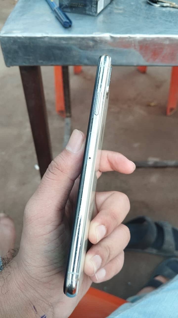 Apple iPhone XS Max 2