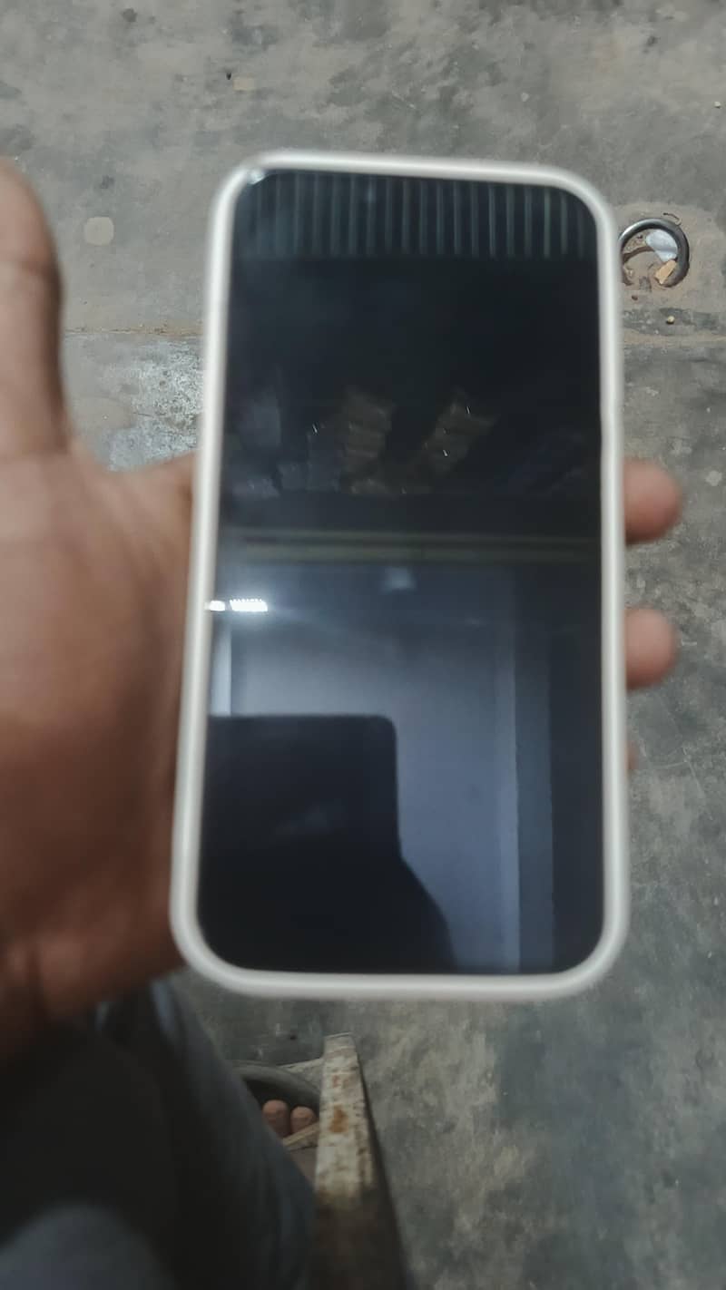 Apple iPhone 14 3
