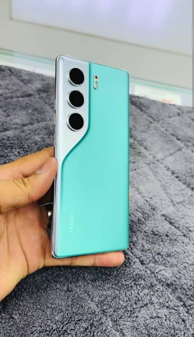 Tecno CAMON 40 Pro 0